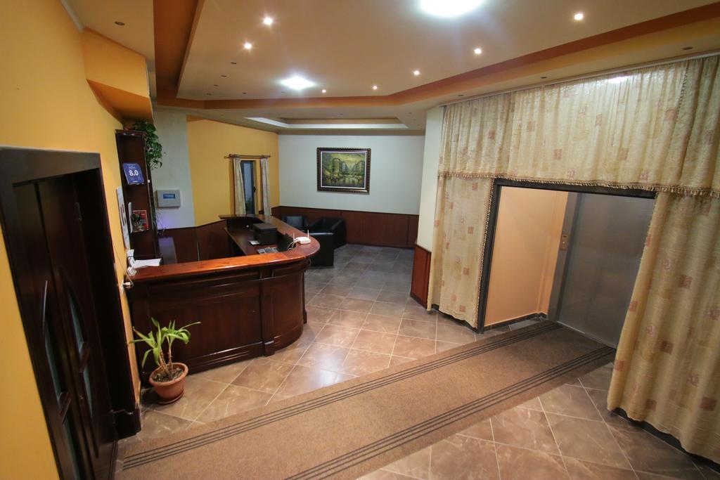 Hotel Verzaci Rinas Exterior photo