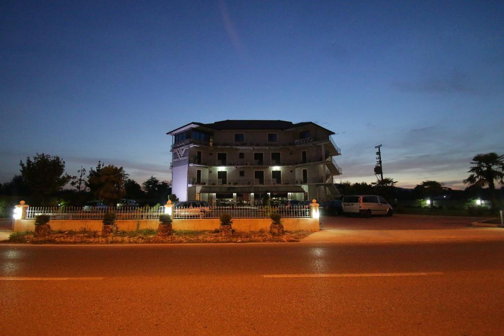 Hotel Verzaci Rinas Exterior photo