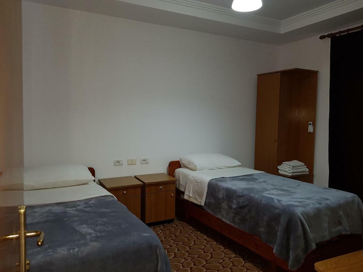 Hotel Verzaci Rinas Exterior photo
